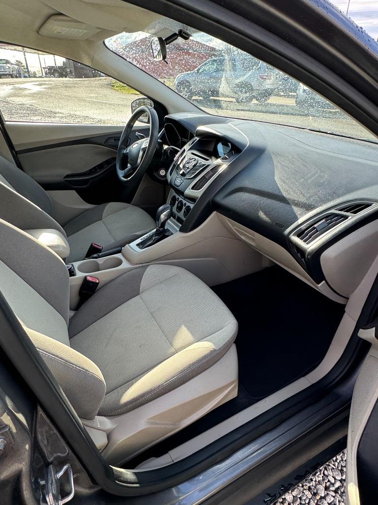 2012 Ford Focus SE - Photo 10