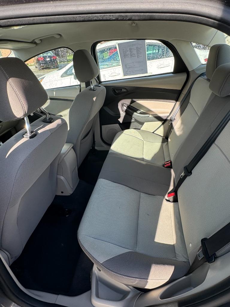 2012 Ford Focus SE - Photo 9
